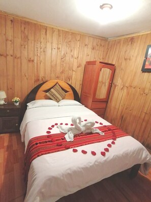Classic Double Room, 1 Large Twin Bed | Blackout drapes, iron/ironing board, free WiFi, bed sheets - International Hostels (Cusco)