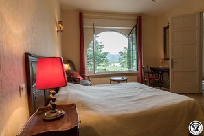 4 Schlafzimmer, Schreibtisch, Bügeleisen/Bügelbrett, kostenloses WLAN