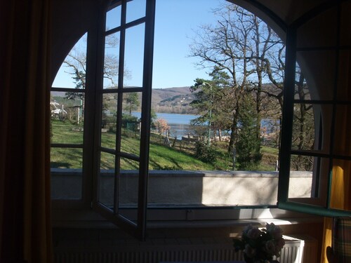 On the shores of Lac St Ferréol, in the Montagne Noire, here is the Villa les Ecureuils