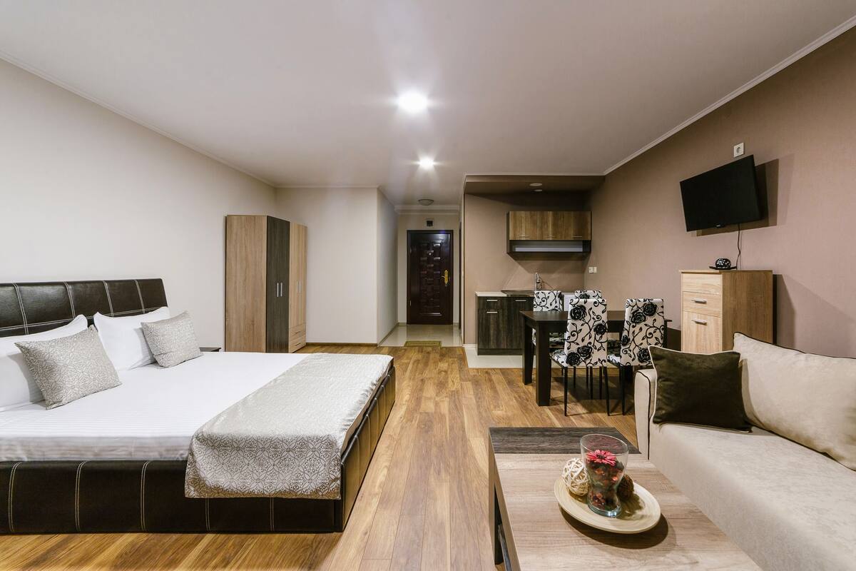 Deluxe Studio, City View | Hypo-allergenic bedding available, blackout drapes
