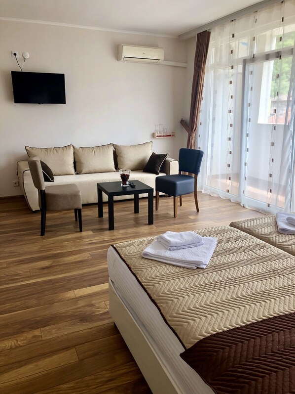 Hypo-allergenic bedding, blackout curtains, iron/ironing board