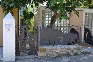 تفاصيل الفندق من الخارج