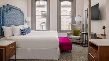 Deluxe Room, 1 King Bed, City View (Deluxe King City View) | Hypo-allergenic bedding, pillowtop beds, blackout drapes, free WiFi