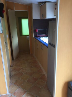 Micro-ondes, four, cafetière/bouilloire, bouilloire électrique