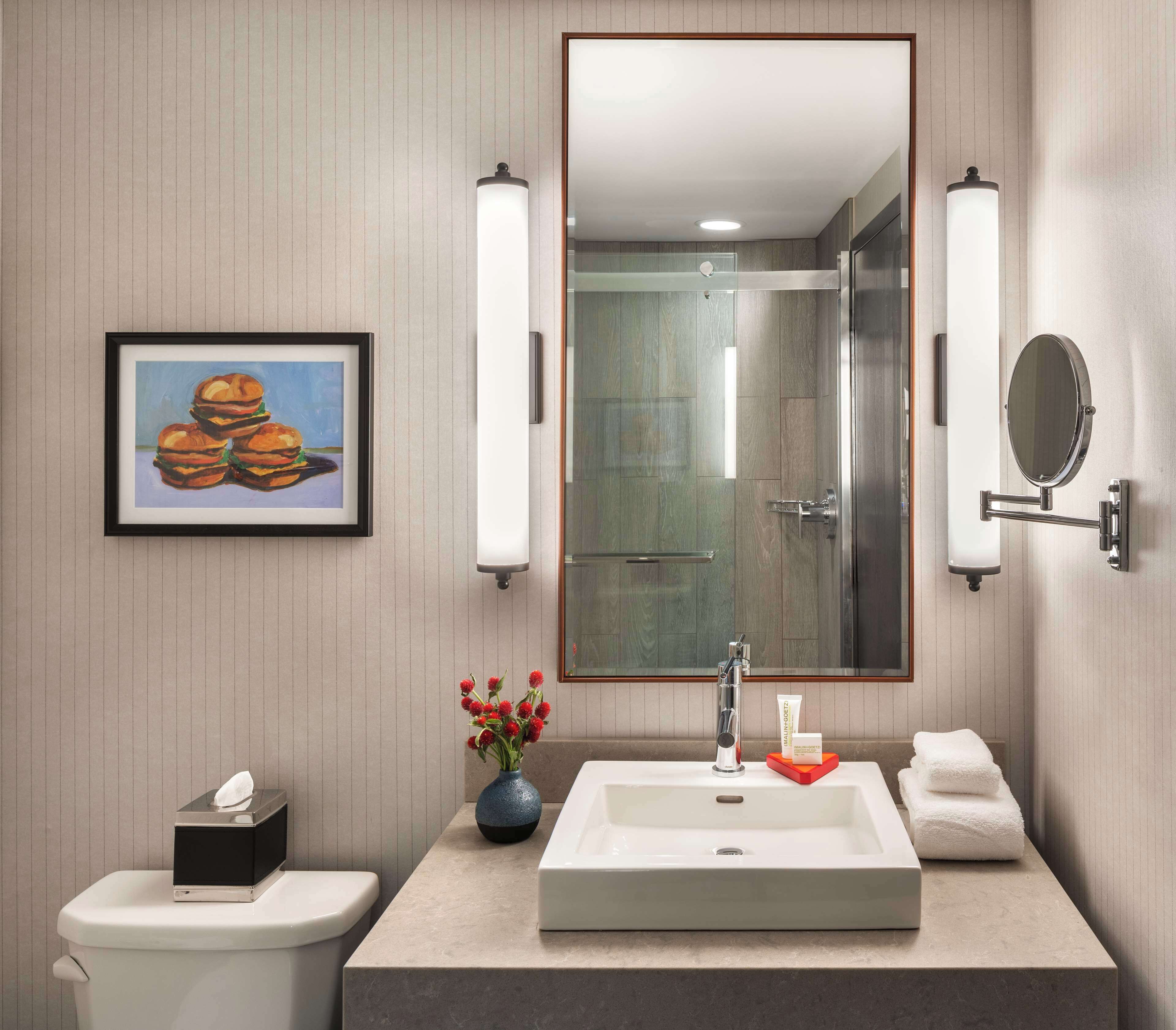 Kostenlose Toilettenartikel, Haartrockner, Handtücher, Seife