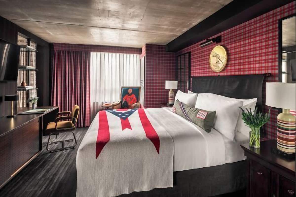 1 bedroom, Egyptian cotton sheets, premium bedding, pillowtop beds