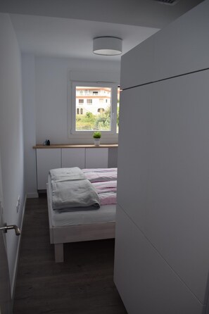 3 camere, una cassaforte in camera, una scrivania, ferro/asse da stiro