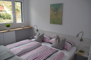 3 Schlafzimmer, Zimmersafe, Schreibtisch, Bügeleisen/Bügelbrett