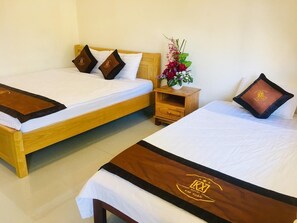 1 Schlafzimmer, Schreibtisch, schallisolierte Zimmer