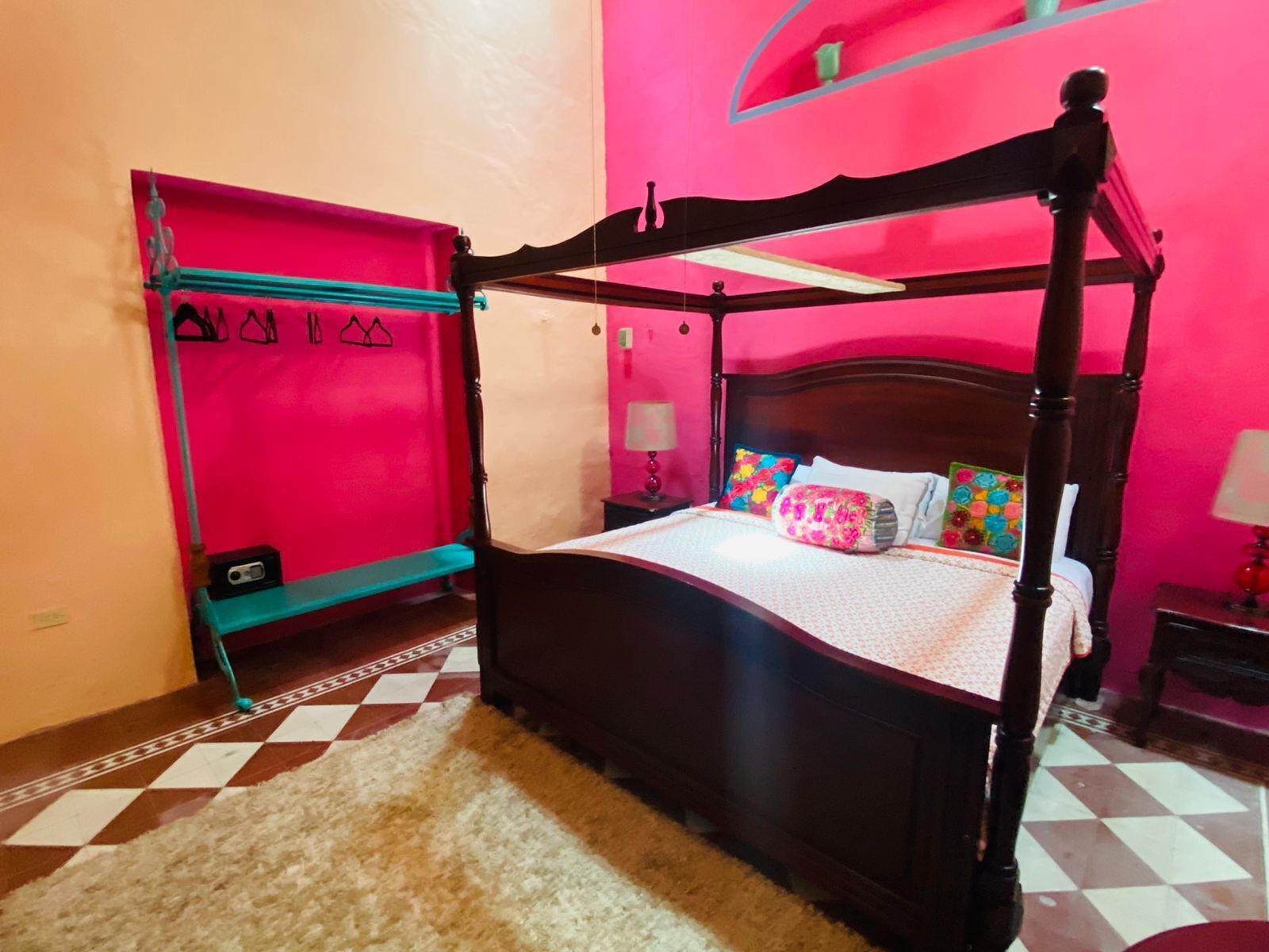 Superior tweepersoonskamer | Een kluis op de kamer, individueel gedecoreerd, gratis wifi, beddengoed