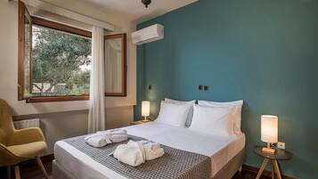 Tabla de planchar con plancha, wifi gratis y ropa de cama