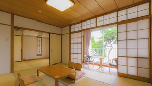 A traditional Japanese room with tatami flooring, a low wooden table, and sliding doors leading to an outdoor balcony. - Sokai No Yado Narainokaze (Shimoda)