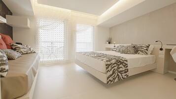 Suite panorámica, 1 cama de matrimonio, balcón, vistas al mar | 1 dormitorio, sábanas italianas Frette, ropa de cama de alta calidad