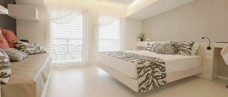 Suite Panoramique, 1 grand lit, balcon, vue mer