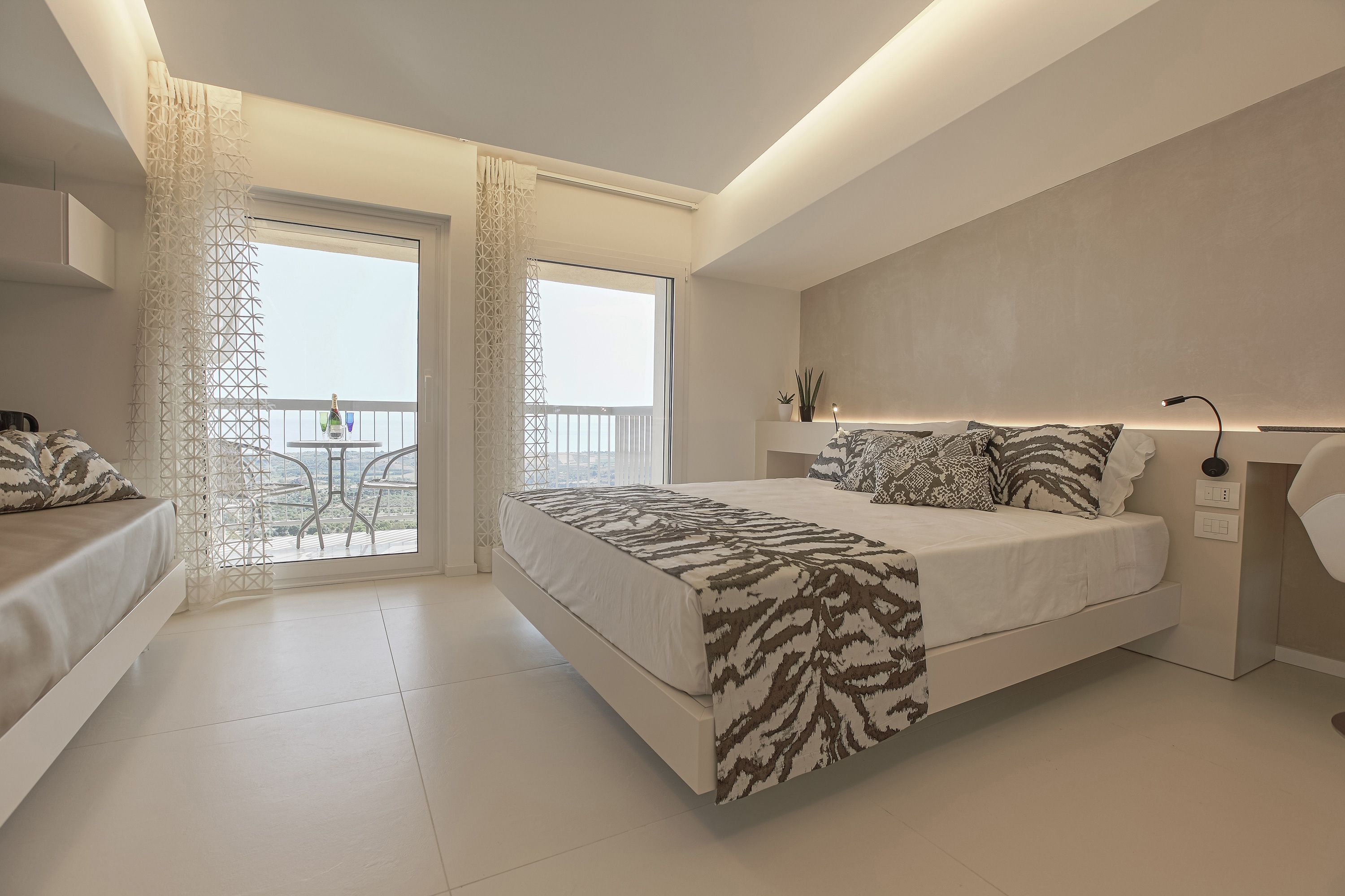 Suite Panoramique, 1 grand lit, balcon, vue mer