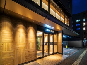 Front of property - evening/night - Super Hotel Niigata (Niigata)