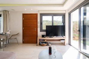 Comfort House, 1 Double Bed with Sofa bed, Non Smoking, Garden View | Living area | 55-inch flat-screen TV with satellite channels, TV, Netflix - Glaros Casa Verde (Chania)