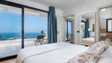 4 habitaciones, tabla de planchar con plancha, cuna de viaje y wifi