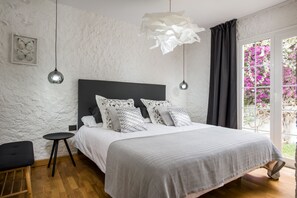 4 habitaciones, tabla de planchar con plancha, cuna de viaje y wifi 