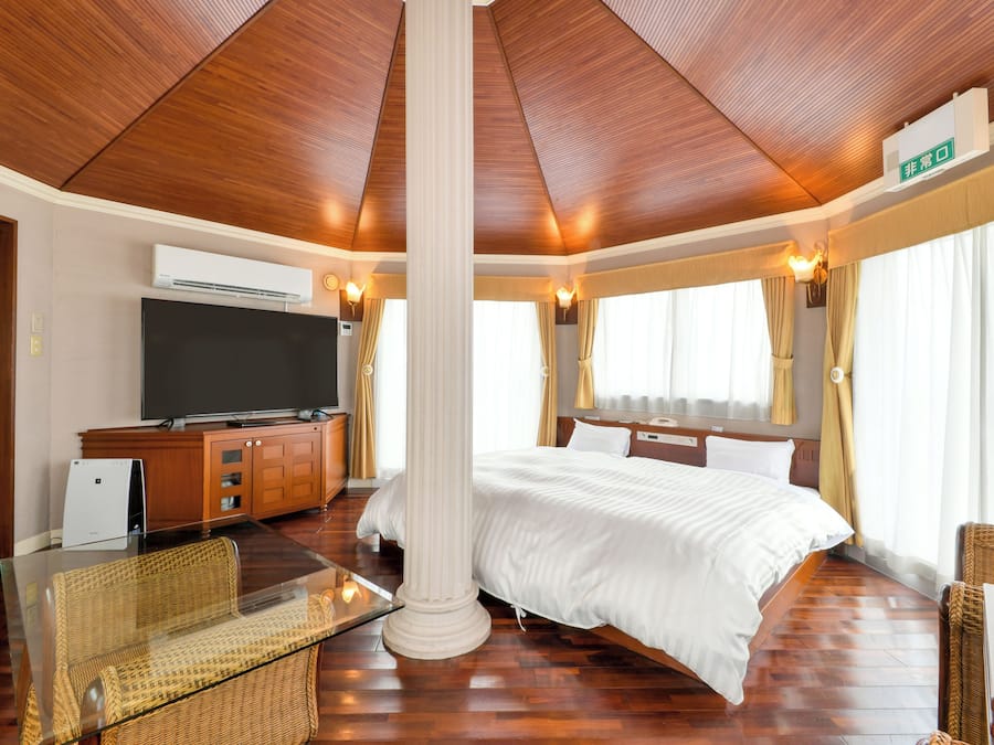 Suite, 1 slaapkamer, niet-roken (Sky) | Een strijkplank/strijkijzer, gratis wifi, beddengoed