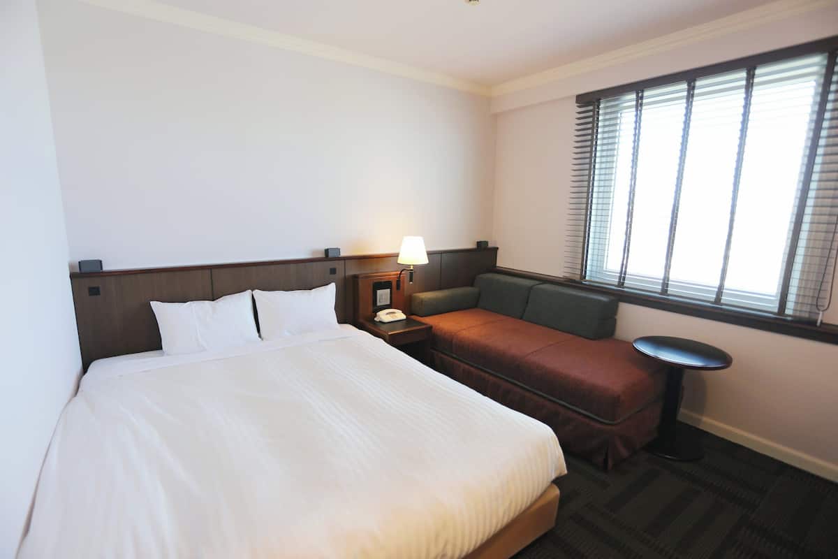 Tweepersoonskamer, 1 queensize bed, niet-roken (Large Queen B) | 1 slaapkamer, een strijkplank/strijkijzer, gratis wifi, beddengoed