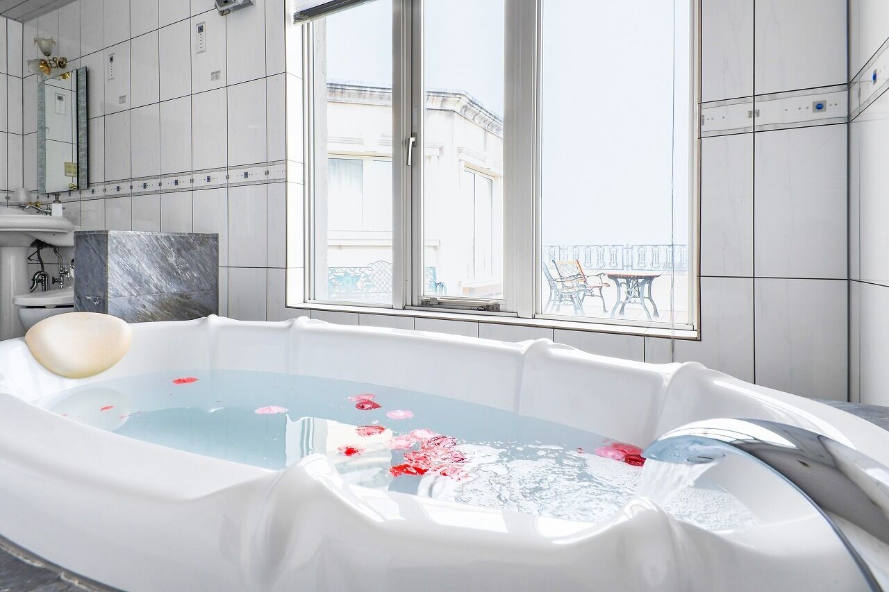 sky suite room, smoking | iron/ironing board, free wifi, bed sheets