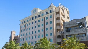 A multi-story hotel with a prominent clock tower and a sign reading "Castle Inn". - Hotel Castle inn Tsu (Tsu)