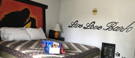 Habitación individual de diseñador, 1 cama King size | Wifi gratis y ropa de cama