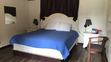 Design Single Room, 1 King Bed | Free WiFi, bed sheets
