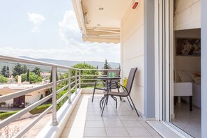 Villa, 2 Bedrooms | Balcony - Bright & Spacious two-floor Family Garden Home (Marathon)