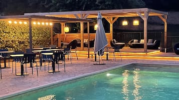 Seasonal outdoor pool, pool umbrellas, sun loungers