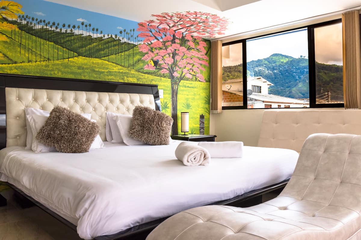 Luxury Suite, 1 Double Bed, Mountain View