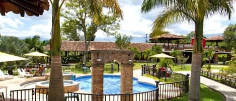 Piscina all'aperto, ombrelloni da piscina