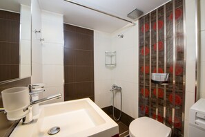 Apartment | Badezimmer | Dusche, Haartrockner, Handtücher, Seife