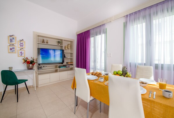 Apartment | Wohnbereich | Flachbildfernseher
