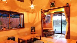 A traditional Japanese inn with tatami mat flooring, wooden furniture, and a rustic interior design. - Tanegashima Minshuku Yu-yu (Minamitane)