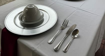 Suite Louise historiallisella Hodge Podge Lodge ~ Rakennettu vuonna 1854