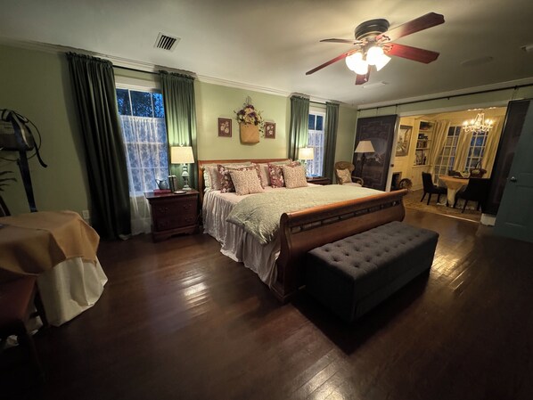 1 bedroom, desk, free WiFi, bed sheets