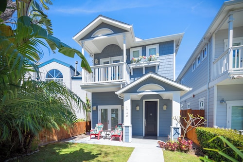 Blue Heron Beach House - Near the Beach with a backyard and bikes!