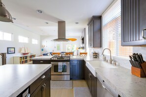 Fridge, microwave, oven, stovetop - Blue Heron Beach House - Near the Beach with a backyard and bikes! (San Diego)