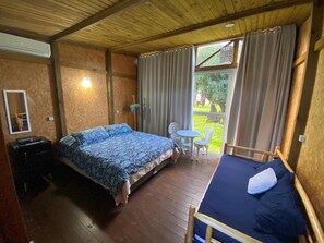 Individually decorated, blackout curtains, free WiFi, bed sheets - Guarda Beach House - Hostel (Palhoça)