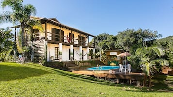 Dormitório compartilhado econômico, vista para o pátio | Vista para a montanha