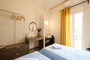 Deluxe House - Home with Courtyard in Heart of Old Town (Chania)