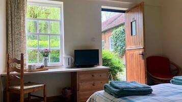 1 makuuhuone, työpöytä, kannettavalle tietokoneelle sopiva työtila