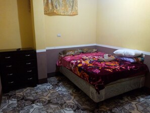 Economy Double Room, Shared Bathroom | Desk, free WiFi