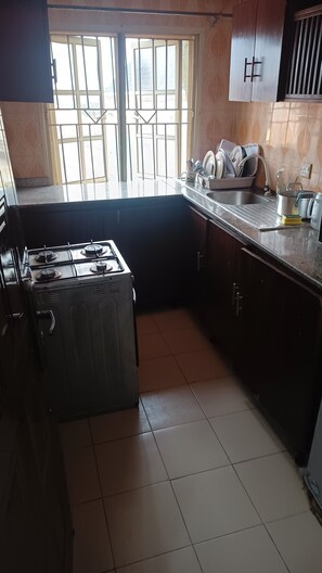 Appartement Confort, 3 chambres | Cuisine privée | Grand réfrigérateur, micro-ondes, four, plaque de cuisson