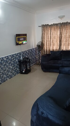 Comfort Apartment, 3 Bedrooms | Egyptian cotton sheets, premium bedding, individually furnished, desk