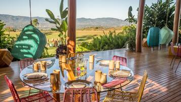 Breakfast, lunch, dinner served; garden views