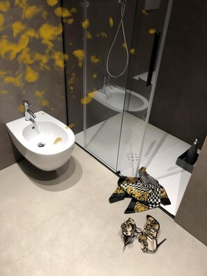 Shower, free toiletries, hair dryer, bidet - Golden Suites 50 (Monopoli)