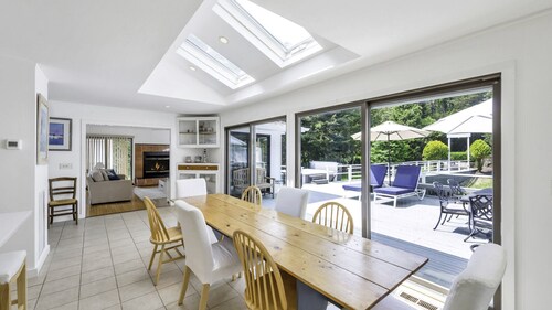 Beautiful Southampton Home, Open Layout, Private Pool, Close to Town,...